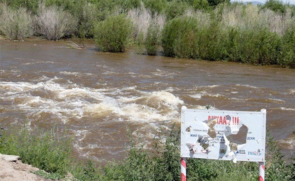 Үерийн аюулаас сэрэмжтэй байхыг анхааруулж байна